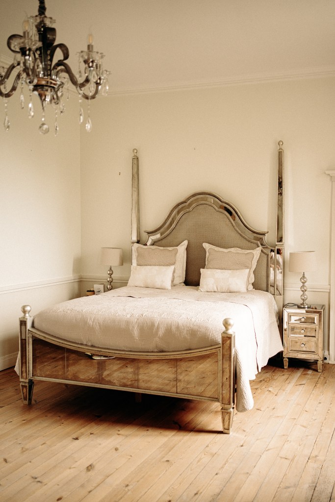 Chambre de la Box "Vie de Château" une expérience immersive de châtelain de Brière 44 pour un Week End Romantique